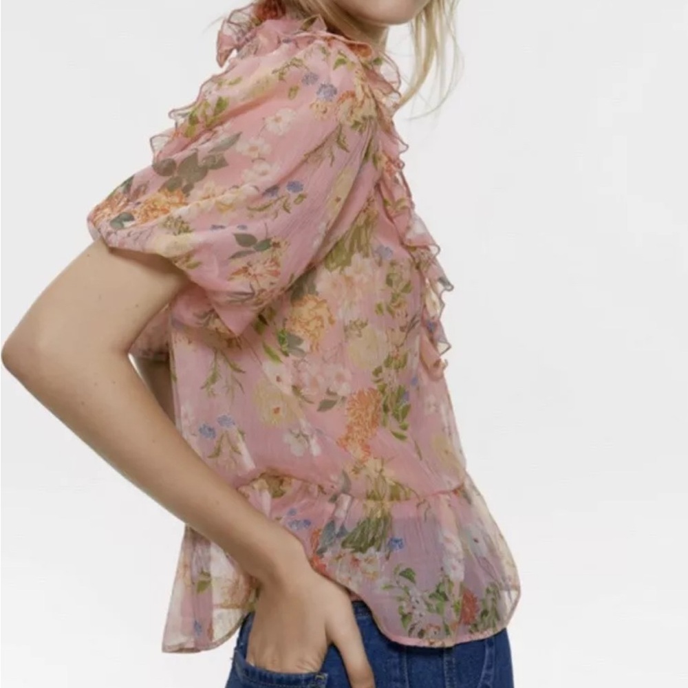 ‼️‼️FINAL SALE ‼️‼️Pink plunge v-neck blouse with 3/4 sleeves and ruffled peplum - Picture 6 of 14